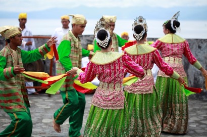 Tari Lalayon: Akar Sejarah, Transformasi Budaya, dan Makna Sosial
