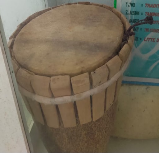 Alat Musik Tradisional Tidore (Tifa)